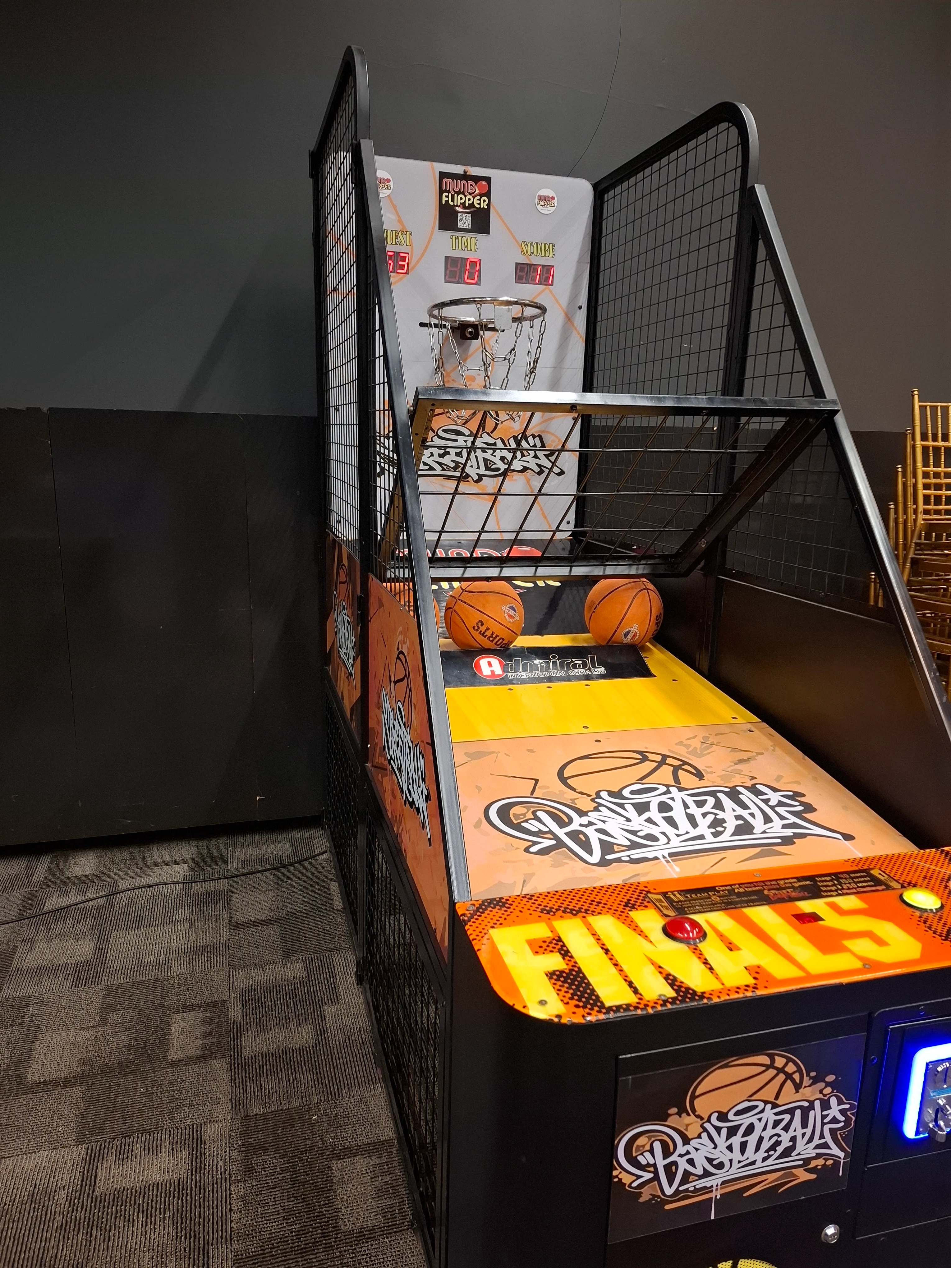 Máquina de Basketball - Detalle del aro y balón